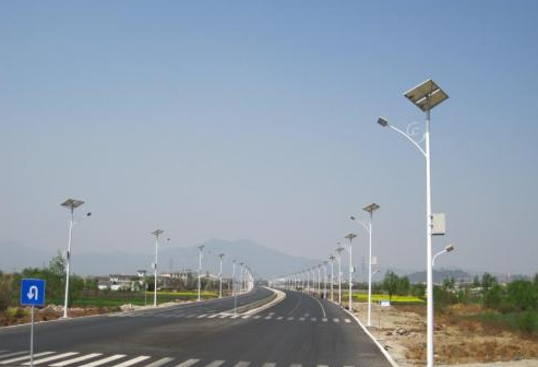 太陽(yáng)能路燈怎樣解決道路照明的陰影